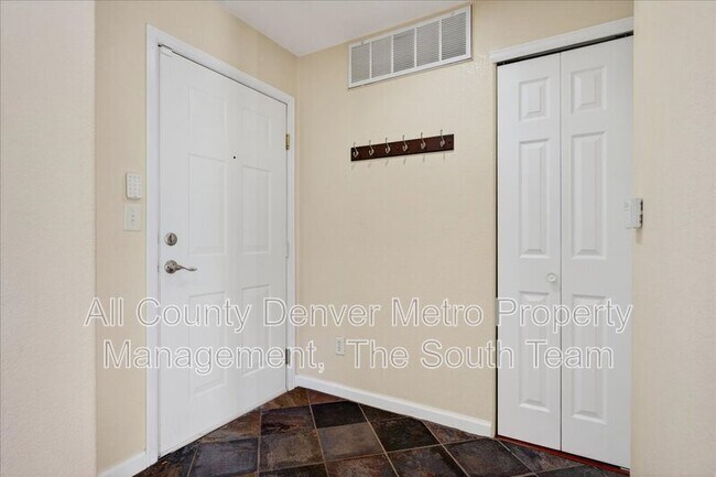 Foto del edificio - 5201 S Fox St