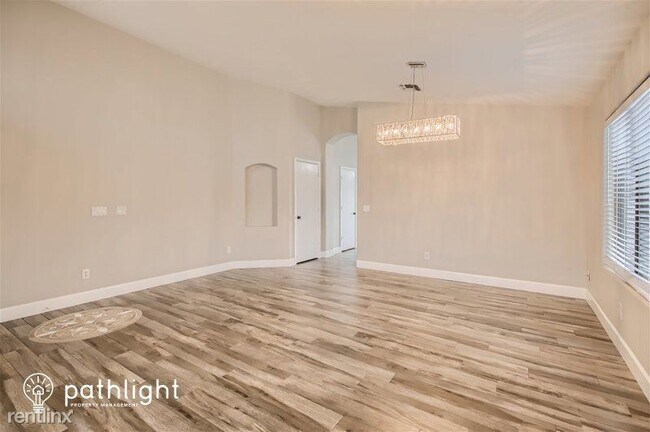 Foto del edificio - 3 br, 2 bath House - 2191 S 160th Ln UNIT