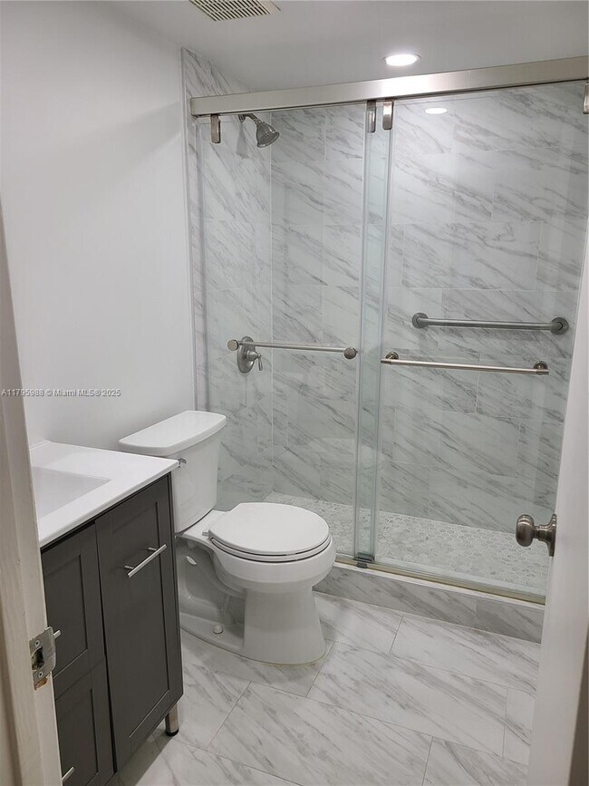 Foto del edificio - 8615 NW 5th Ter