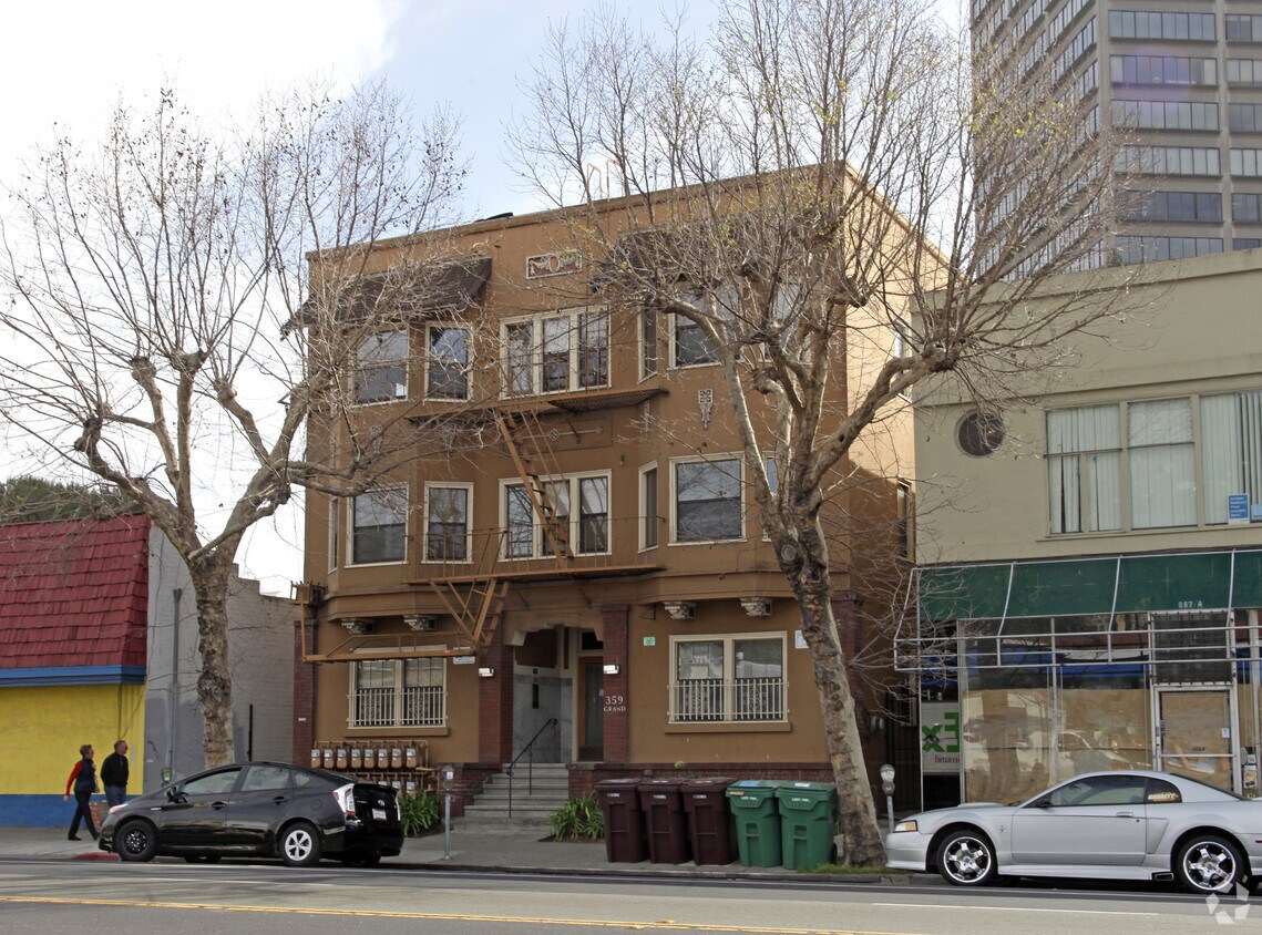 Foto del edificio - 359 Grand Ave