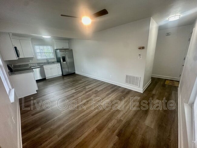 Building Photo - 1606 Parks Ave