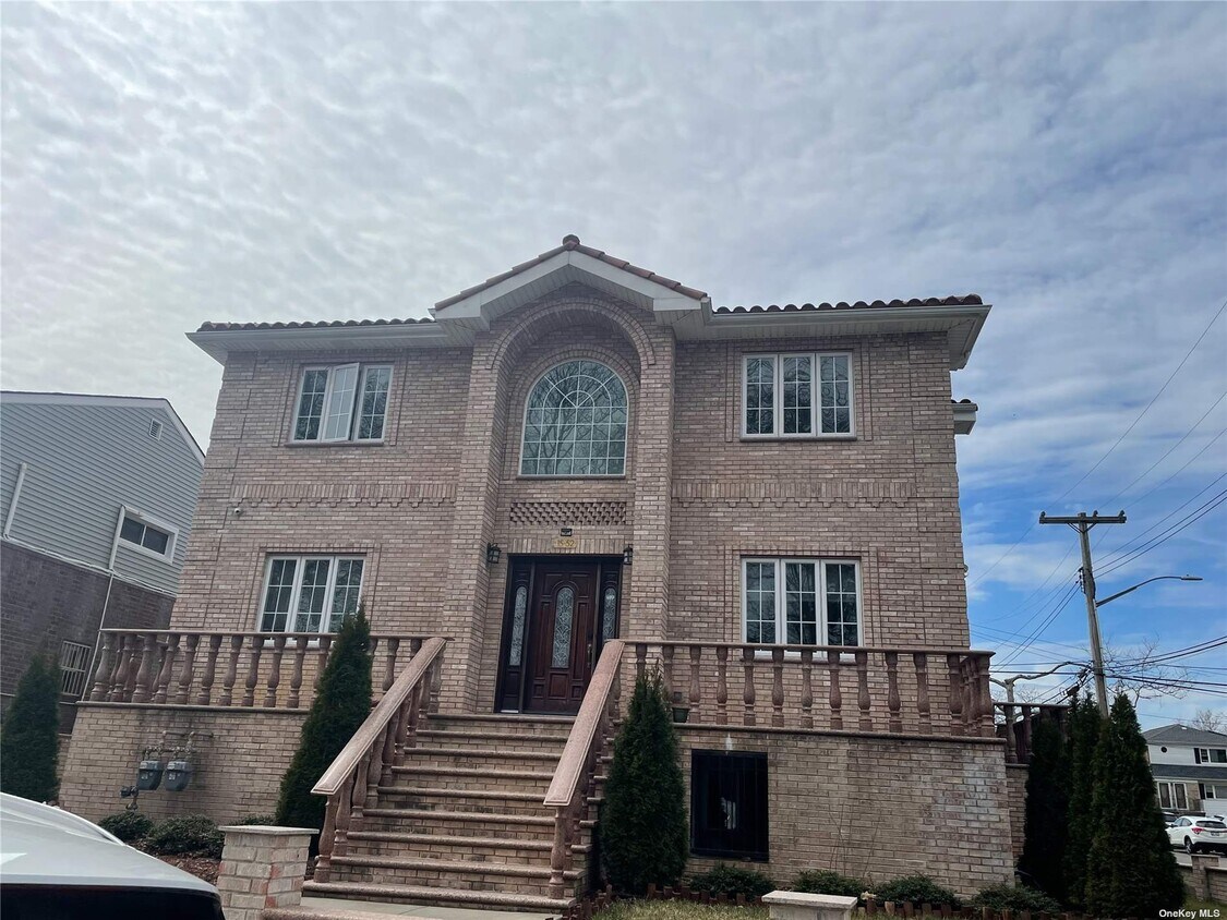 155252 202nd St Queens, NY 11360 Alquileres en Queens, NY