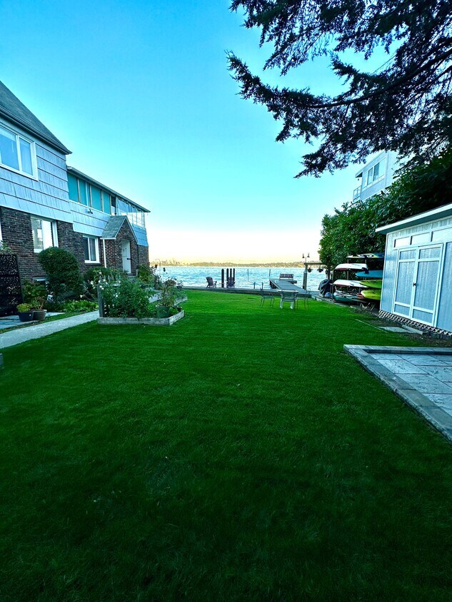Foto principal - 526 Lakeside Ave S