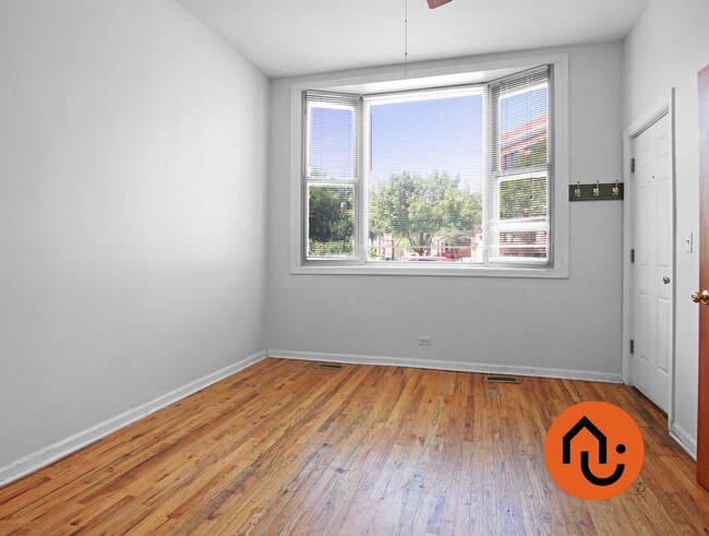 Building Photo - 1123 W 31st St