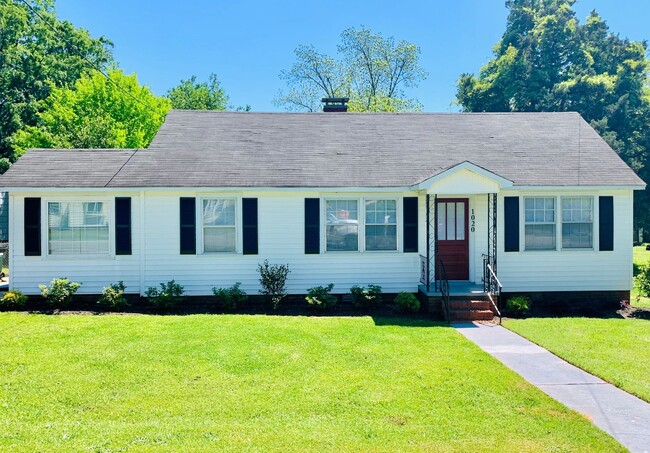 Building Photo - Cozy 2 Bedroom Home