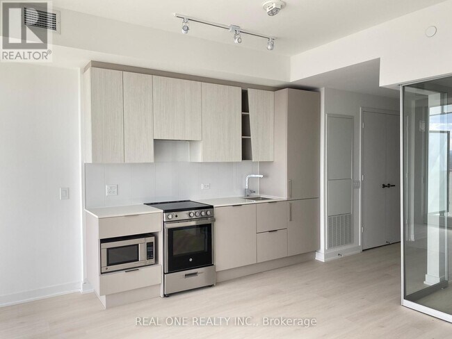 Building Photo - 3900-3900 Confederation Pkwy