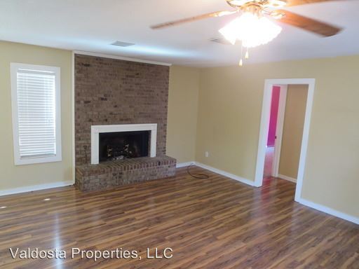 Building Photo - 2506 Rolling Hill Dr