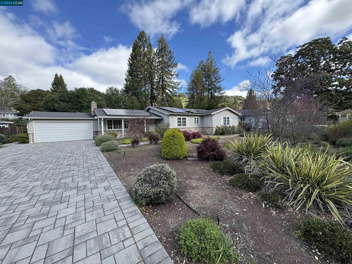 Primary Photo - 111 Lombardy Ln