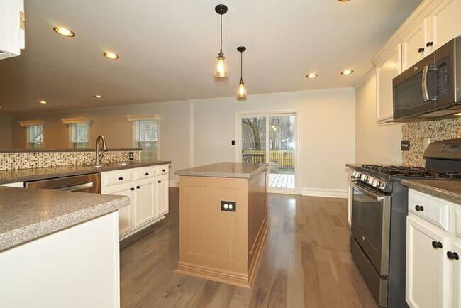 Foto del edificio - 4 BR with Great Floorplan in Carmel Schools!