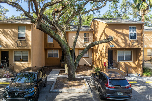 Foto del edificio - Uptown Townhomes