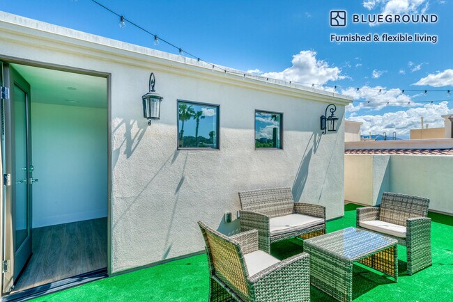 Foto del edificio - 10734 Bloomfield St