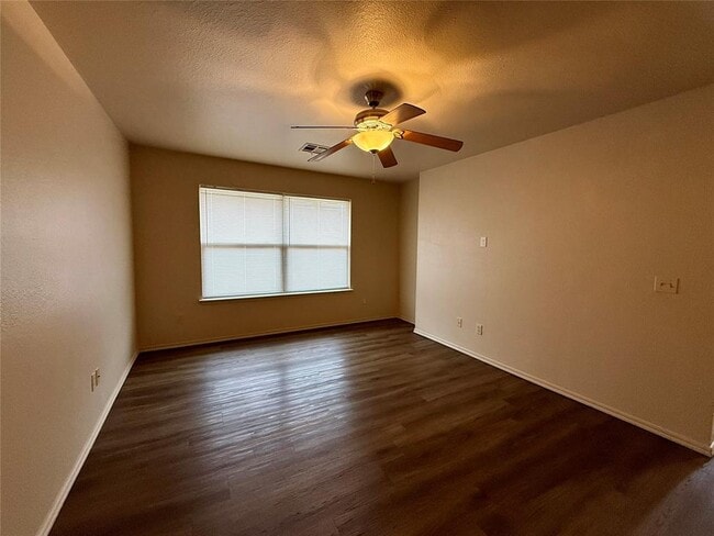 Building Photo - 5 Lombardy Pl