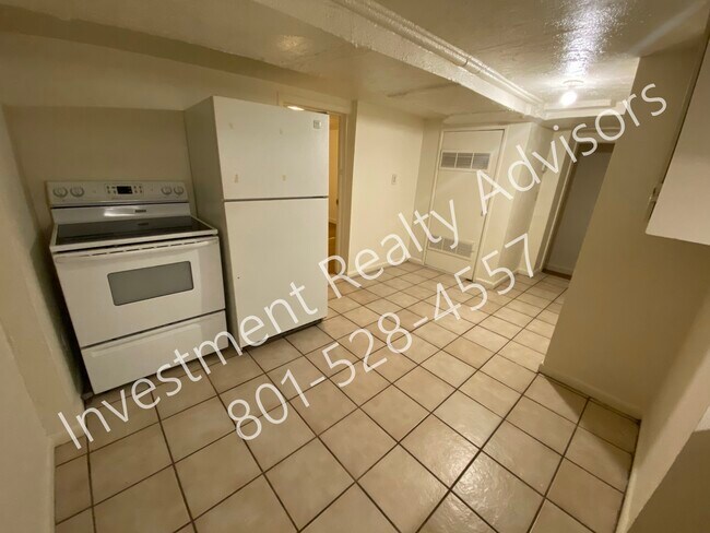 Building Photo - 587 N Main St