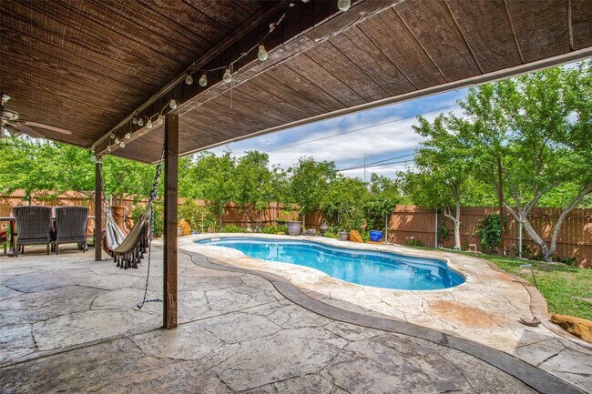 Building Photo - 8331 Floyd Lake Dr