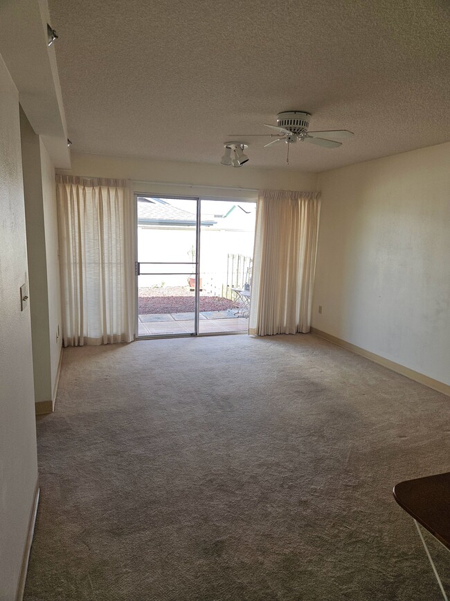 Living room - 95-1050 Makaikai St