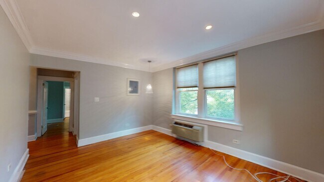 Building Photo - Updated Kalorama One Bedroom on Quiet Street
