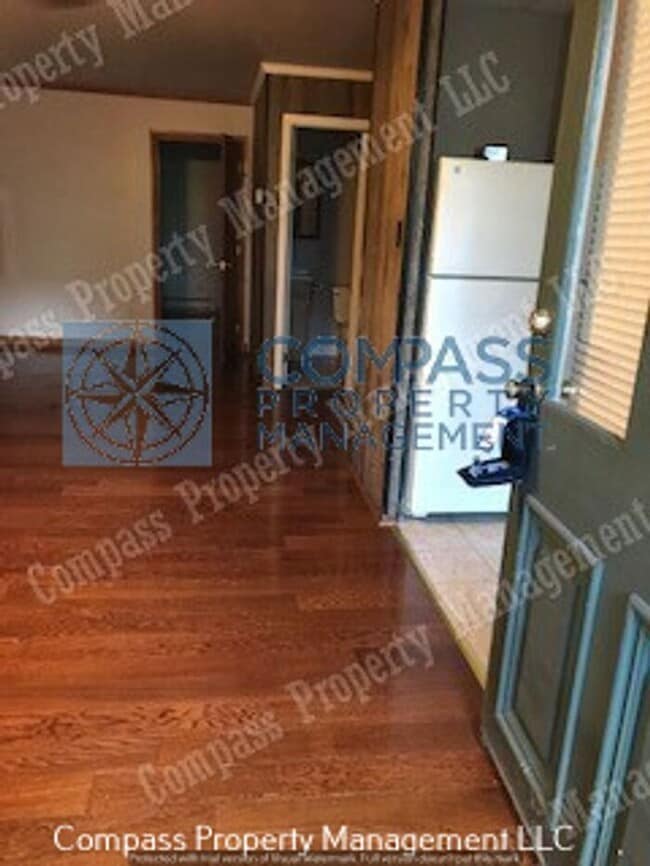 Building Photo - $995 - 1 Bed, 1 Bath, Basement Apartment -...