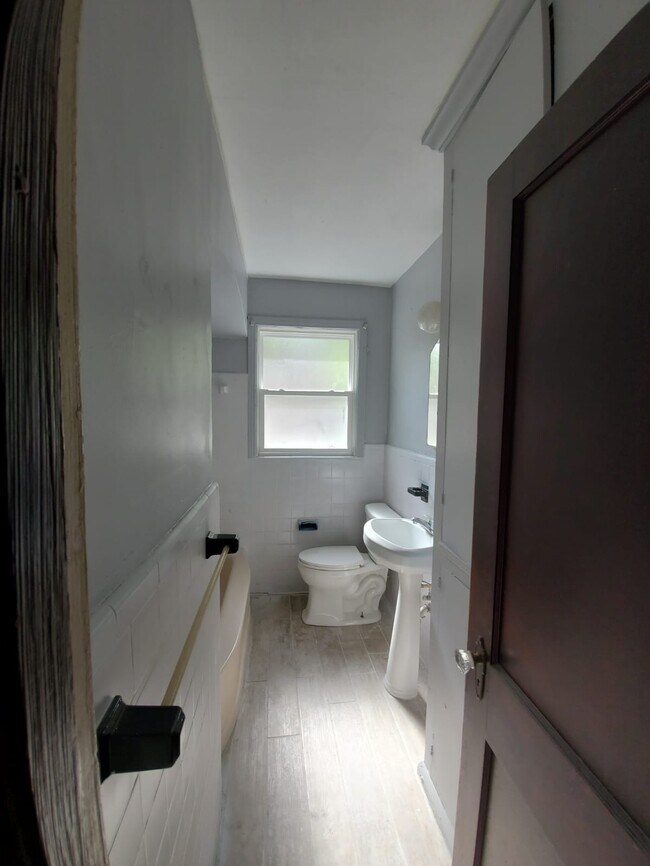 Bathroom - 519 W 23rd St