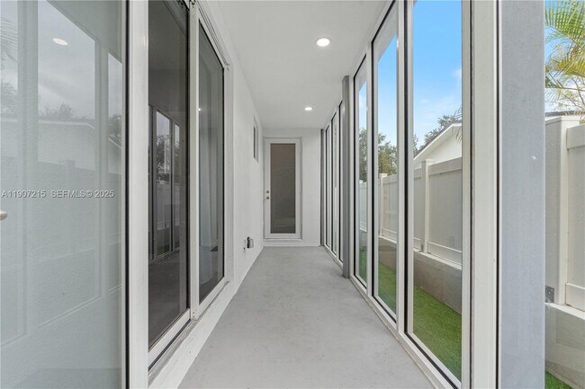 Foto del edificio - 5734 Buchanan St