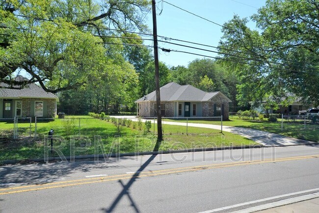Foto del edificio - 4836 Rollins Rd