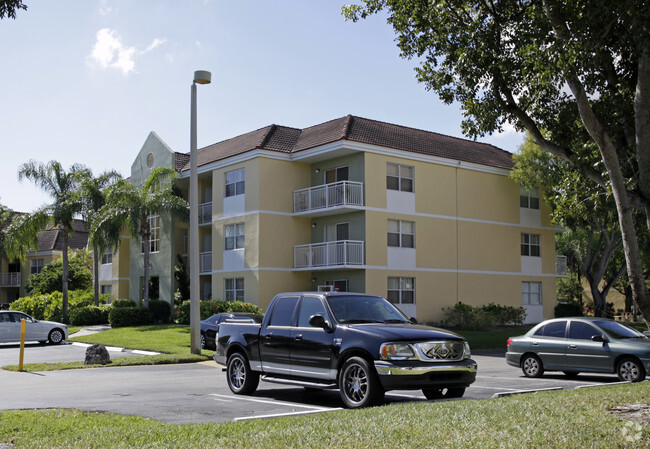 Foto del edificio - LeClub at Saga Bay