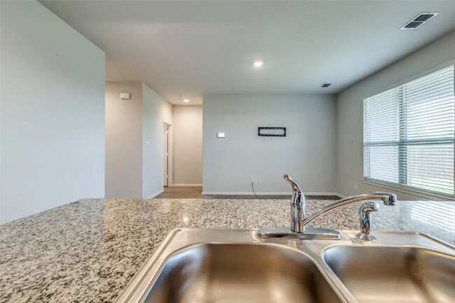 Building Photo - 8425 Wildwest Dr