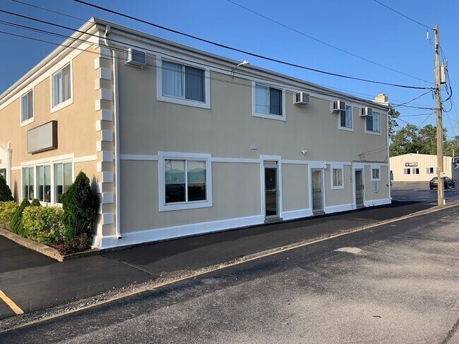 Building Photo - 2827 Transit Rd