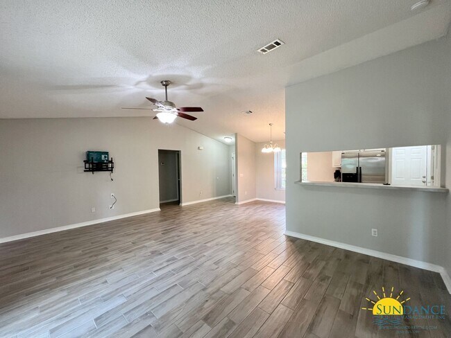 Foto del edificio - Open layout 3 Bedroom home in Navarre!