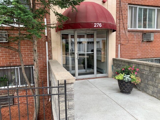 Foto del edificio - 276 Corey Rd