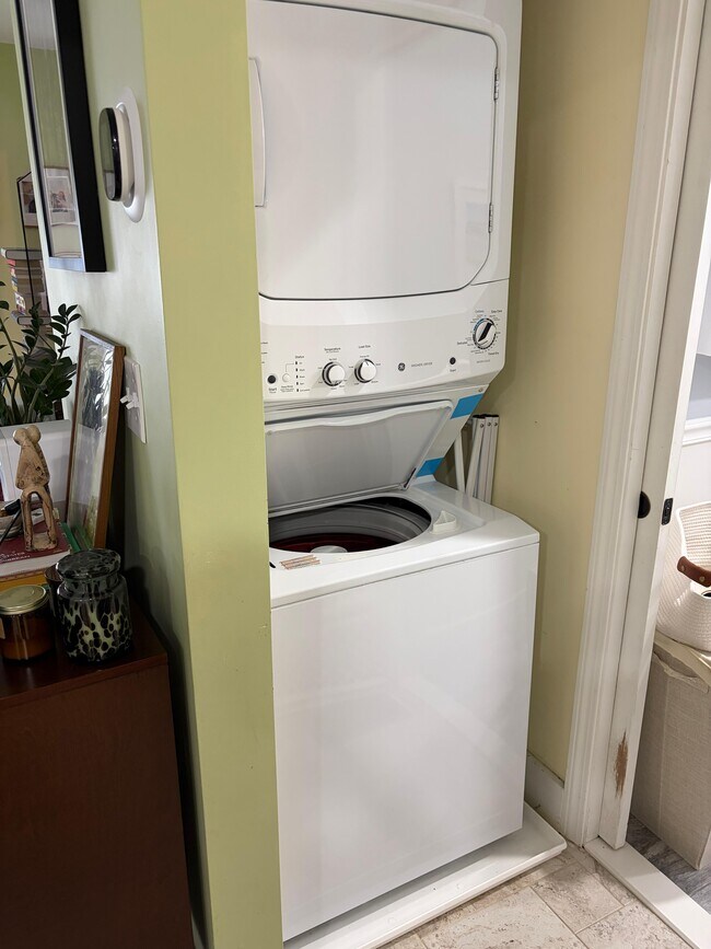 Building Photo - 52 Bolton St