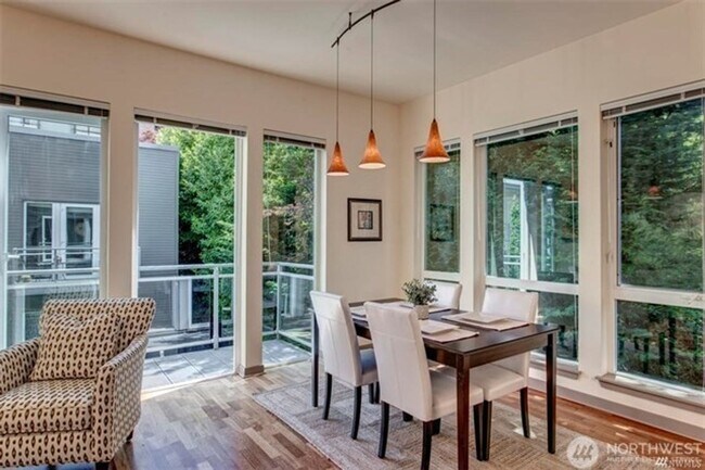 Foto del edificio - 2bd/1.75ba Kirkland Condo