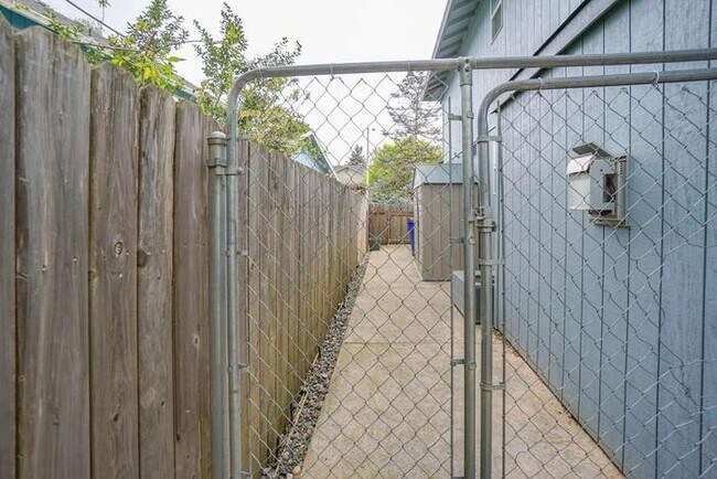Building Photo - BEAUTIFUL FOUR BEDROOM LOCATED IN THE SHERWOOD SUB DIVISION