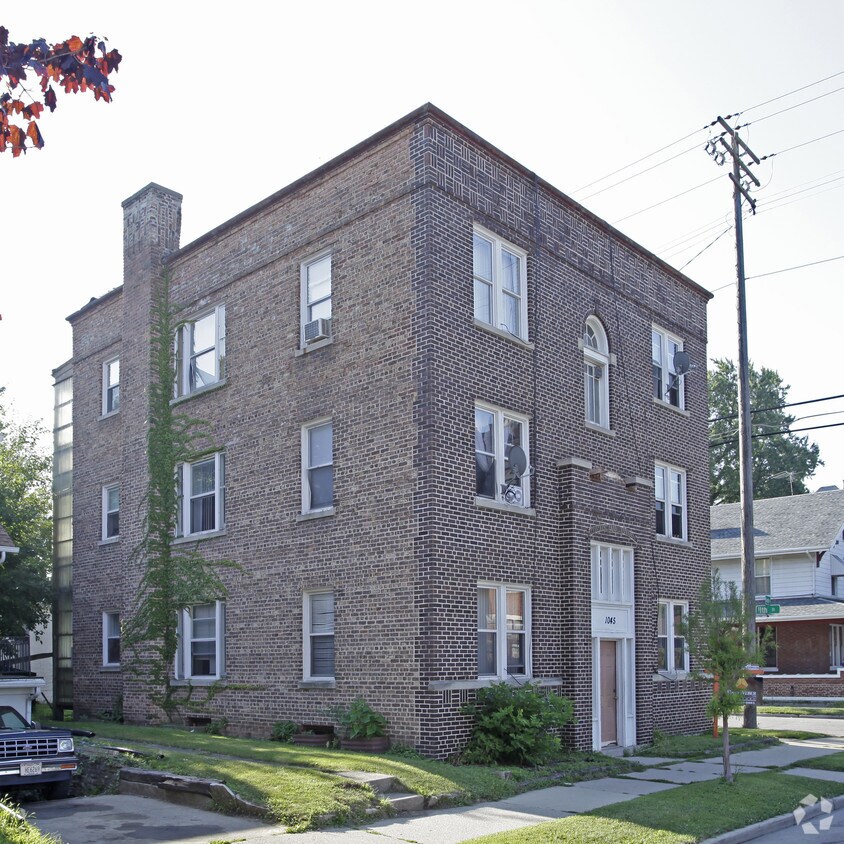Primary Photo - 1045 Grand Ave