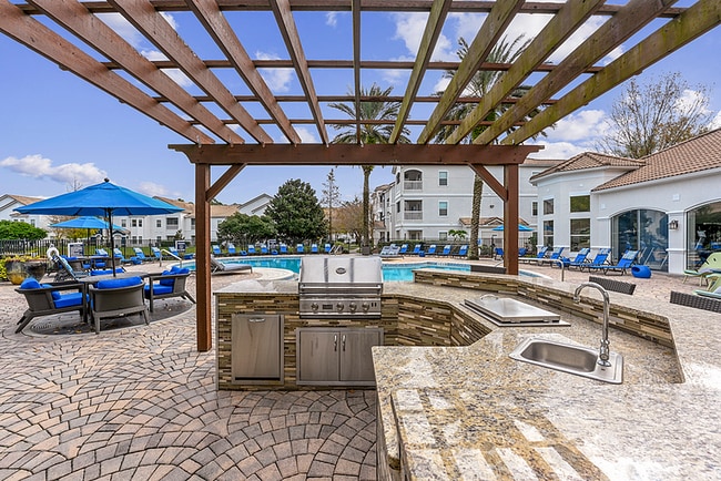 Exterior - Grill Area - Halston World Gateway Apartment Homes