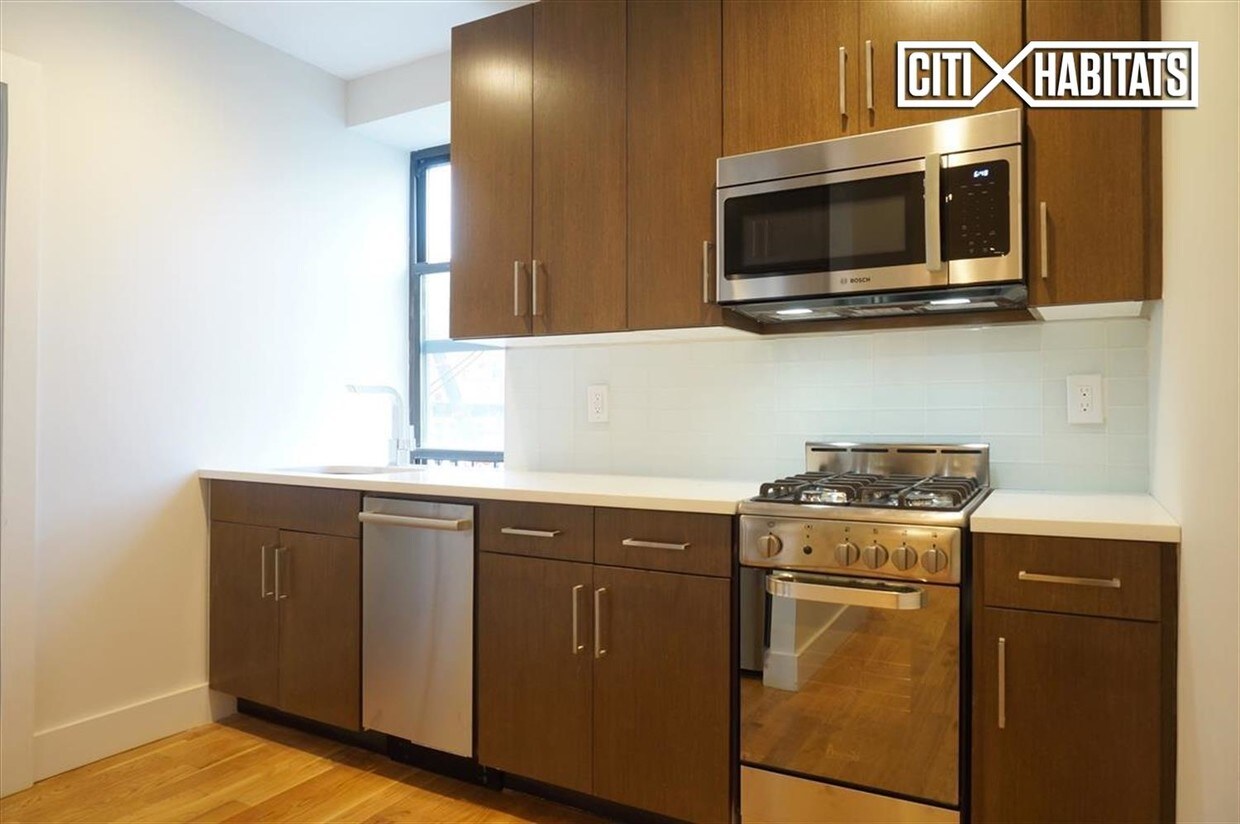 Foto principal - 300 E 83rd St
