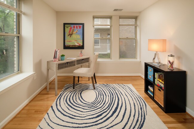 Foto del edificio - 1308 Clifton St NW