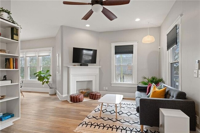 Building Photo - 1412 Allene Ave SW