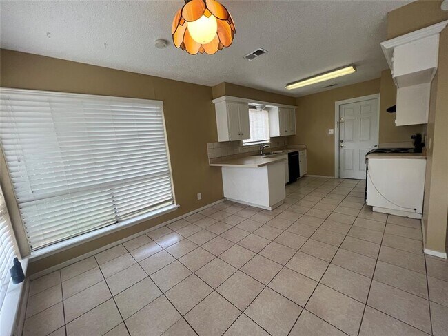 Building Photo - 815 Huntingdon Pl