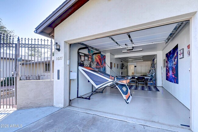 Foto del edificio - 1027 W 19th St