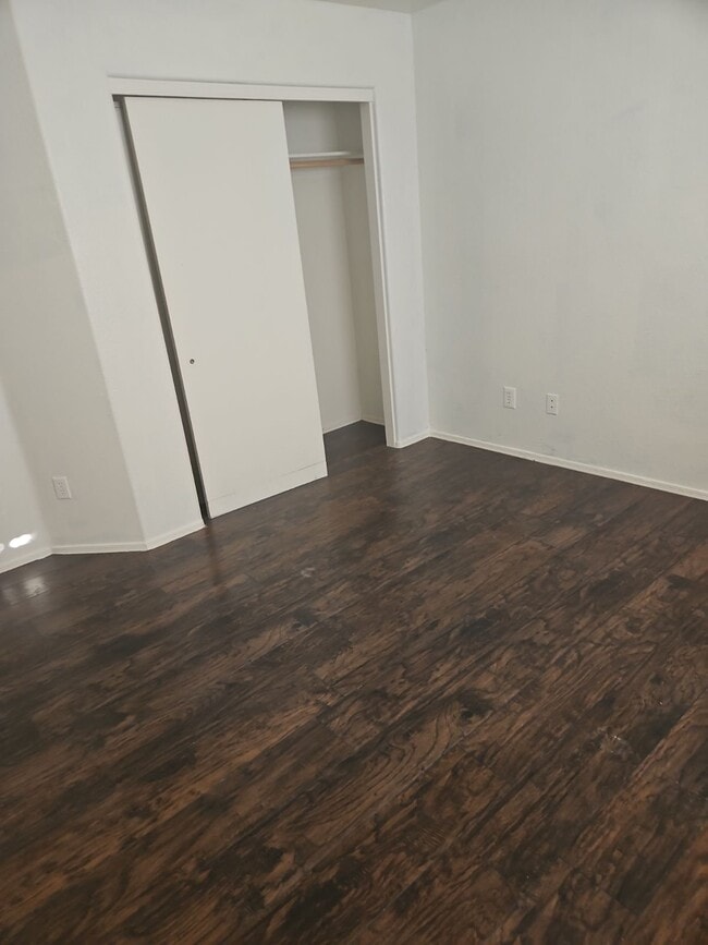 Building Photo - 3378 Iroquois Dr