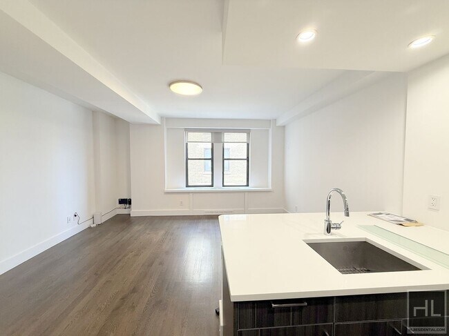 Building Photo - RENT STABILIZE  1 BED 2BATH with washer and dryer - WEST END AVENUE