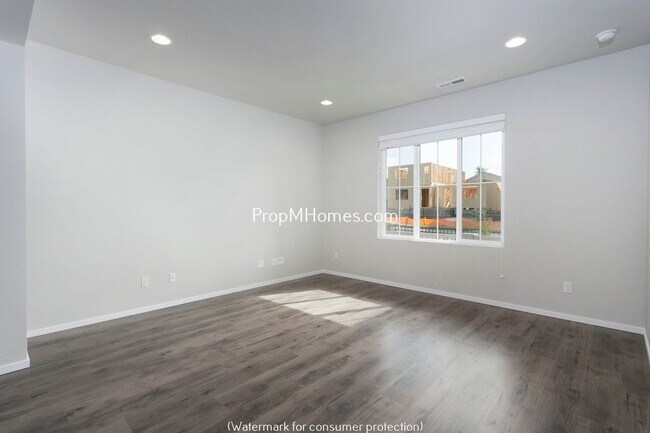 Foto del edificio - 17141 Crossroads Ave