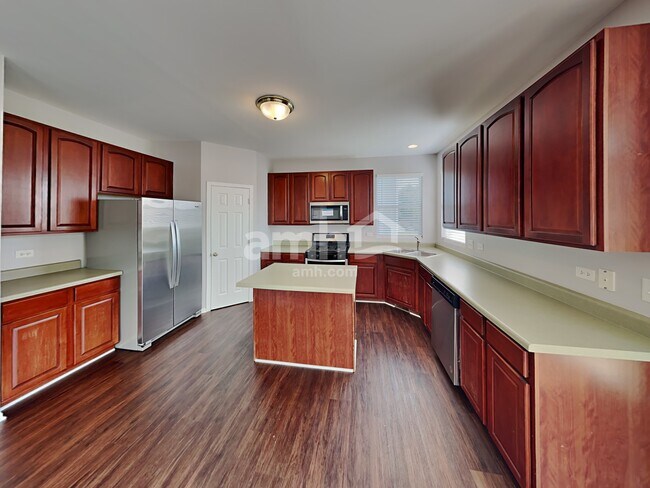 Building Photo - 1401 Roth Dr