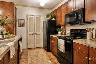 Wilmington I - Kitchen - Jamestown Place Apartments Bossier City