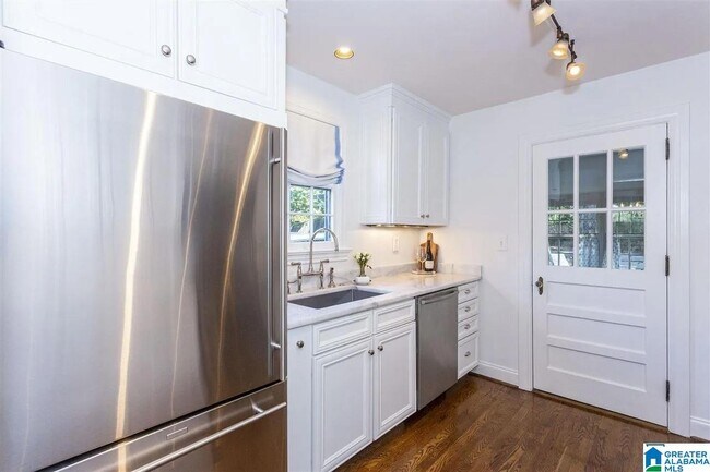 Building Photo - 521 Poinciana Dr