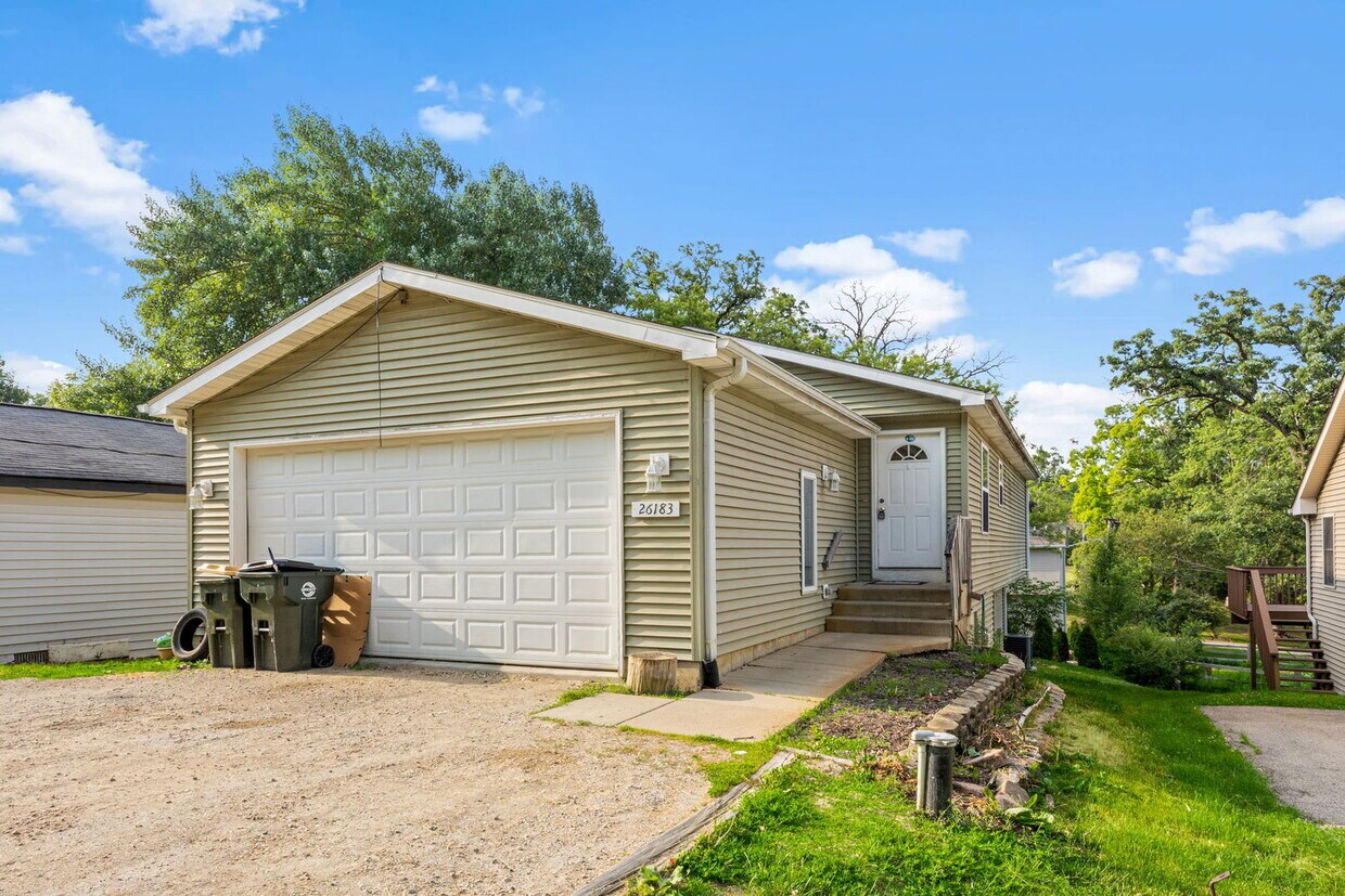 Primary Photo - 26183 W Wooster Lake Ave