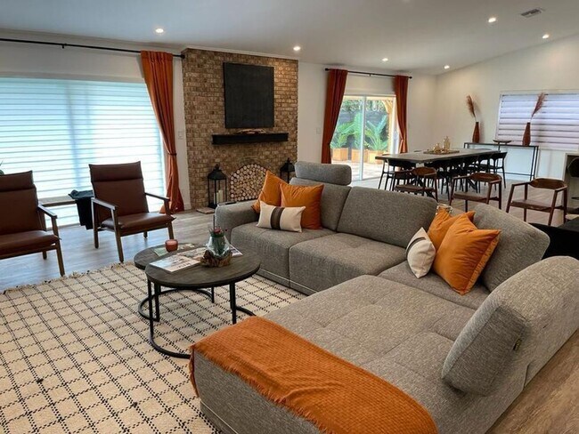 Foto del edificio - 7360 San Sebastian Dr