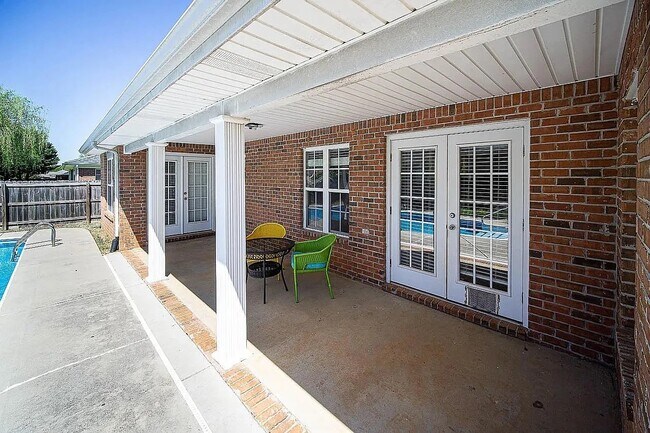 Building Photo - 111 Clover Ridge Dr