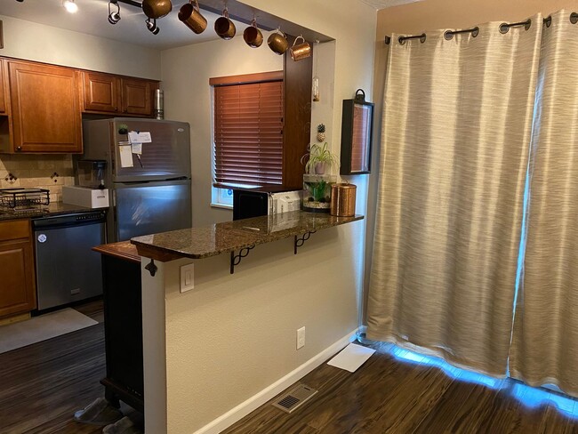 Building Photo - Cute Cozy Renovated Townhome with Basement