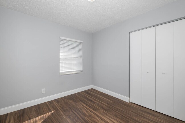Foto del edificio - 2305 Burns Ave